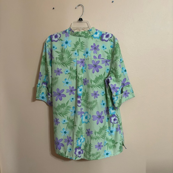 Blair Floral hawaiian shirt in green with a classic collar and a button front. - Picture 3 of 3